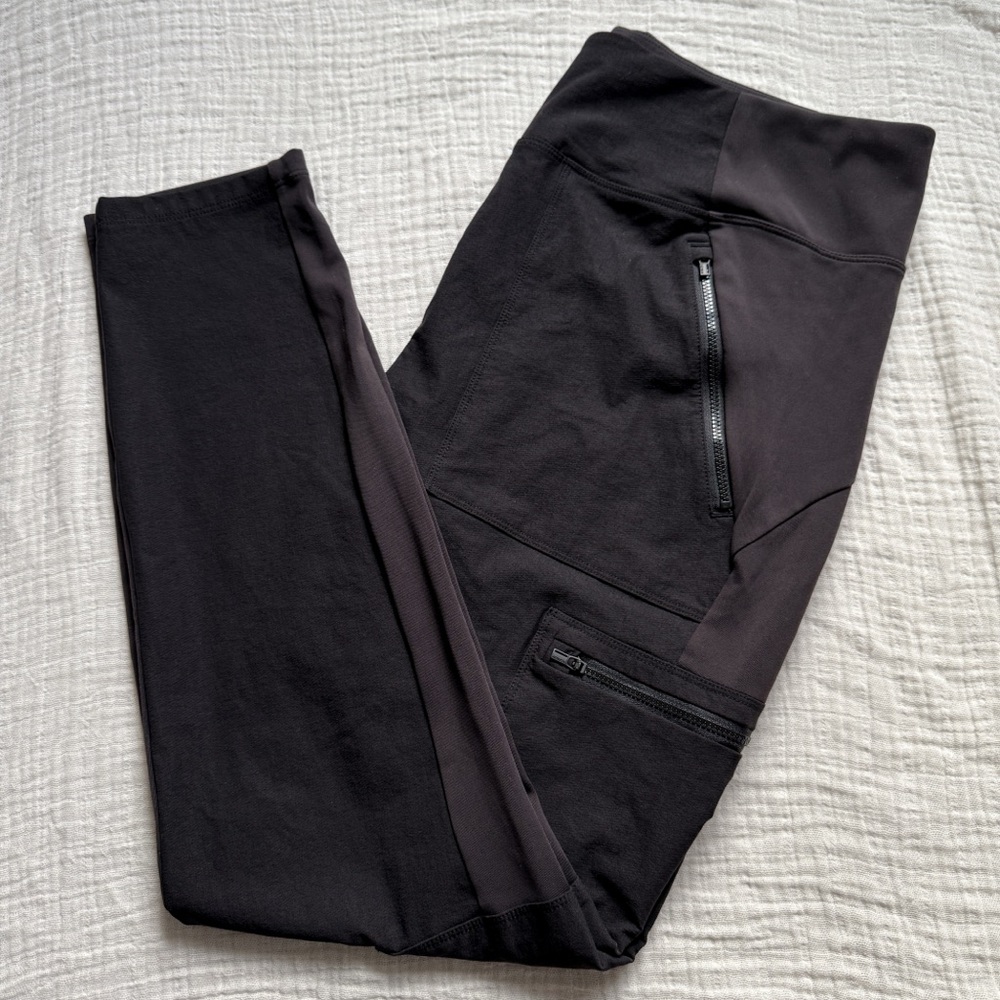 ATHLETA High-rise Headlands Hybrid Cargo Tight II Leggings - Black - Size 18